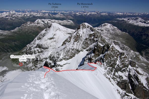Il rifugio Tschierva visto dalla cresta Biancograt al Bernina (foto Beno)